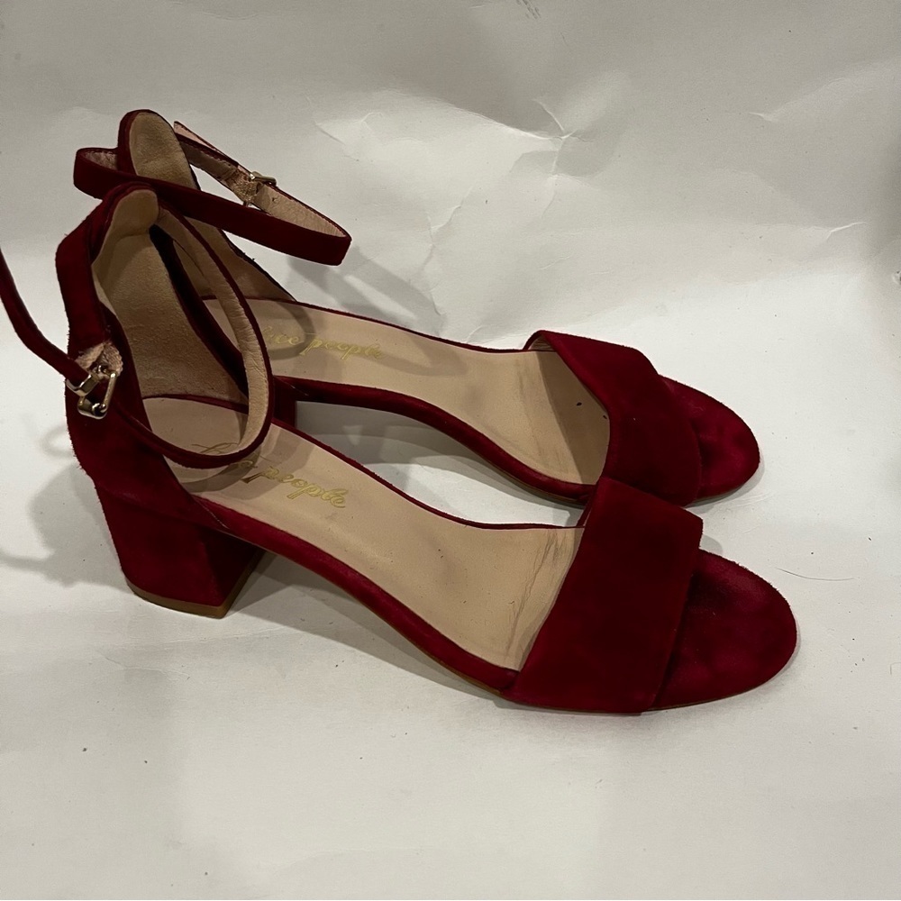 Free People Marigold block heel sandal size 39 in a red/burgundy suede color